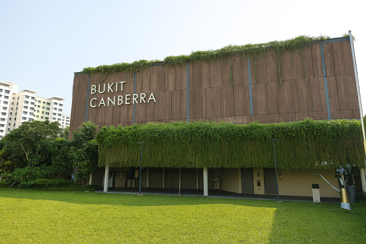 Bukit Canberra Hawker Centre: 10 Must-Try Stalls and How to Get There
